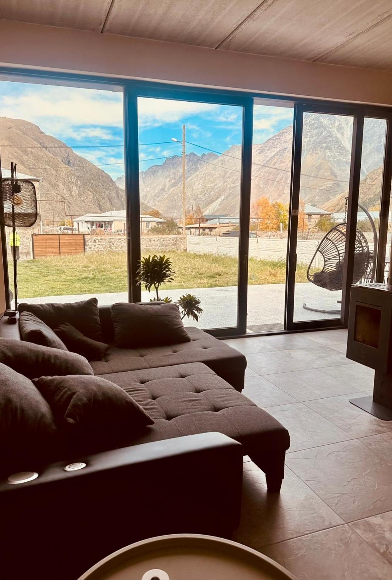 Вилла Alpine Escape Kazbegi Экстерьер фото