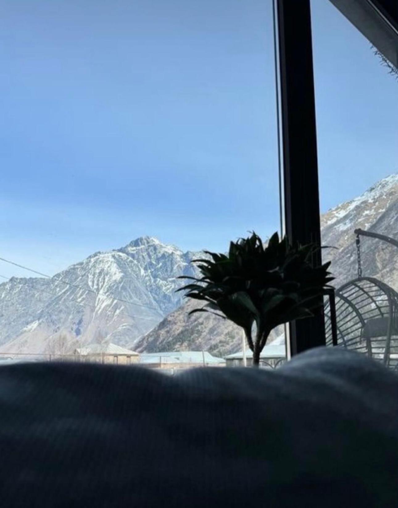 Вилла Alpine Escape Kazbegi Экстерьер фото